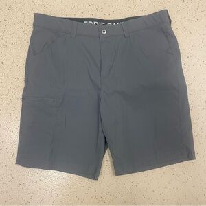 Eddie Bauer Men's Rainer Tech Charcoal Flat Front Cargo Shorts Sz 38